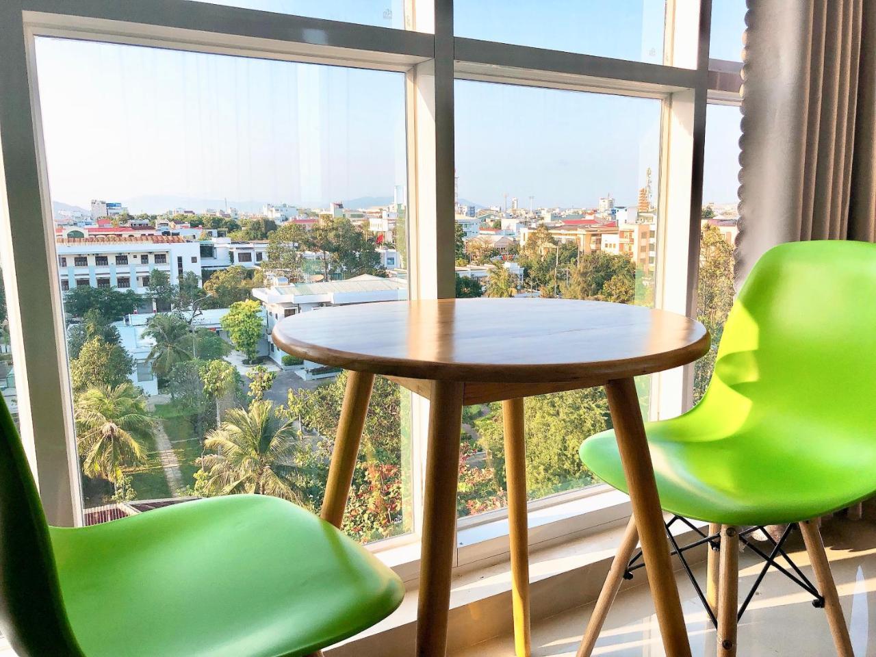Ngoc Huong Hostel & Apartments Куинён Экстерьер фото