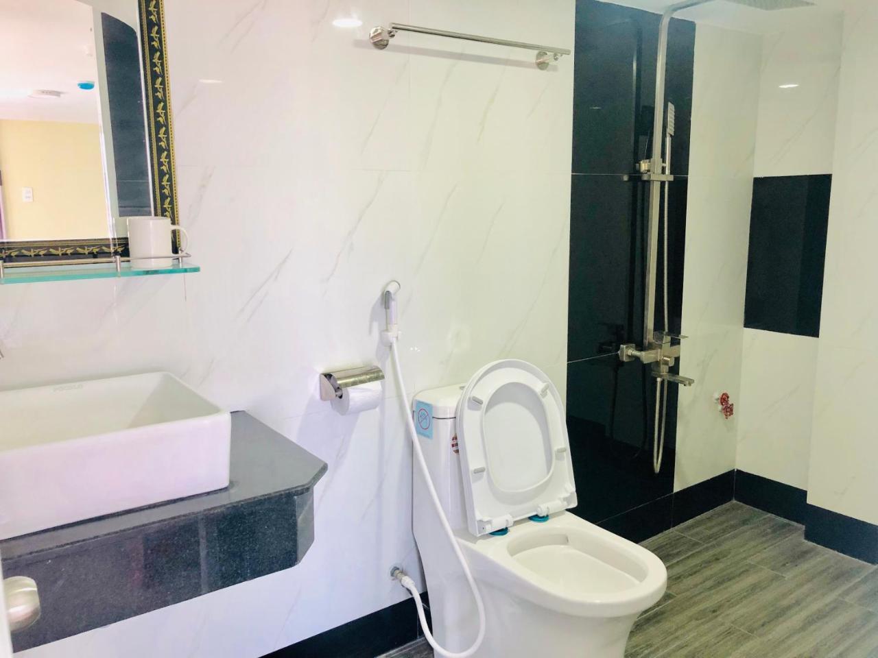 Ngoc Huong Hostel & Apartments Куинён Экстерьер фото