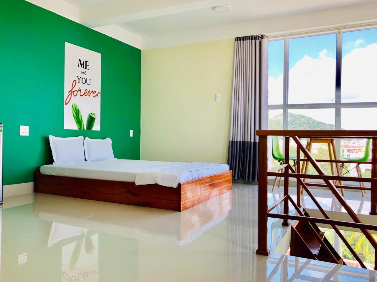 Ngoc Huong Hostel & Apartments Куинён Экстерьер фото
