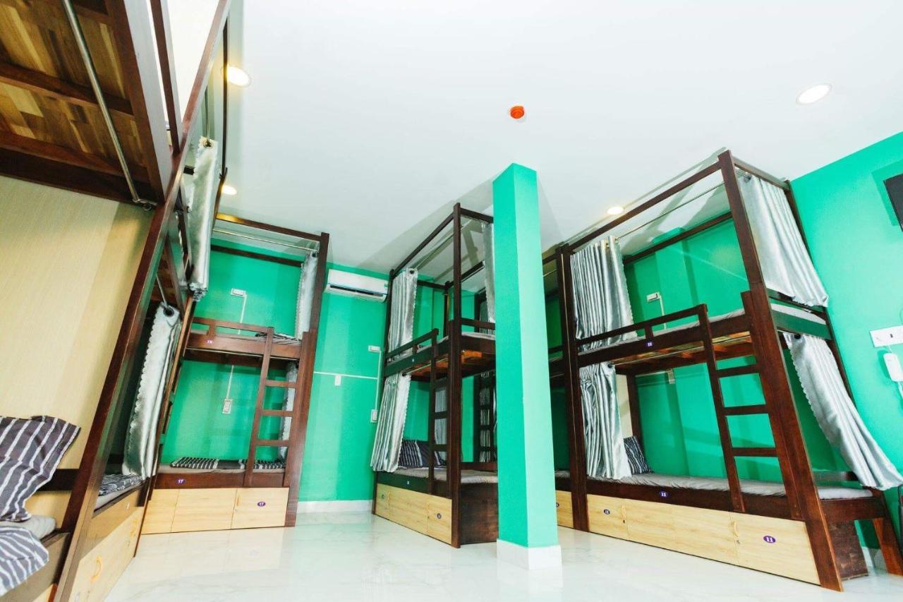 Ngoc Huong Hostel & Apartments Куинён Экстерьер фото