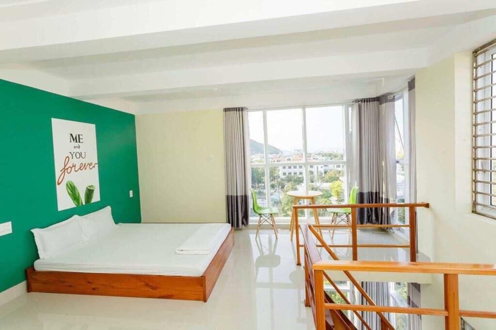 Ngoc Huong Hostel & Apartments Куинён Экстерьер фото
