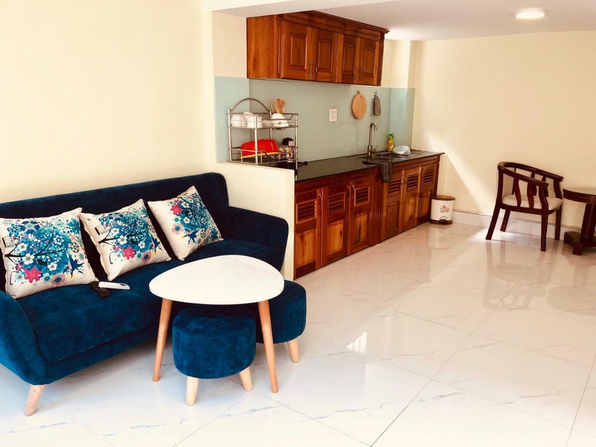 Ngoc Huong Hostel & Apartments Куинён Экстерьер фото
