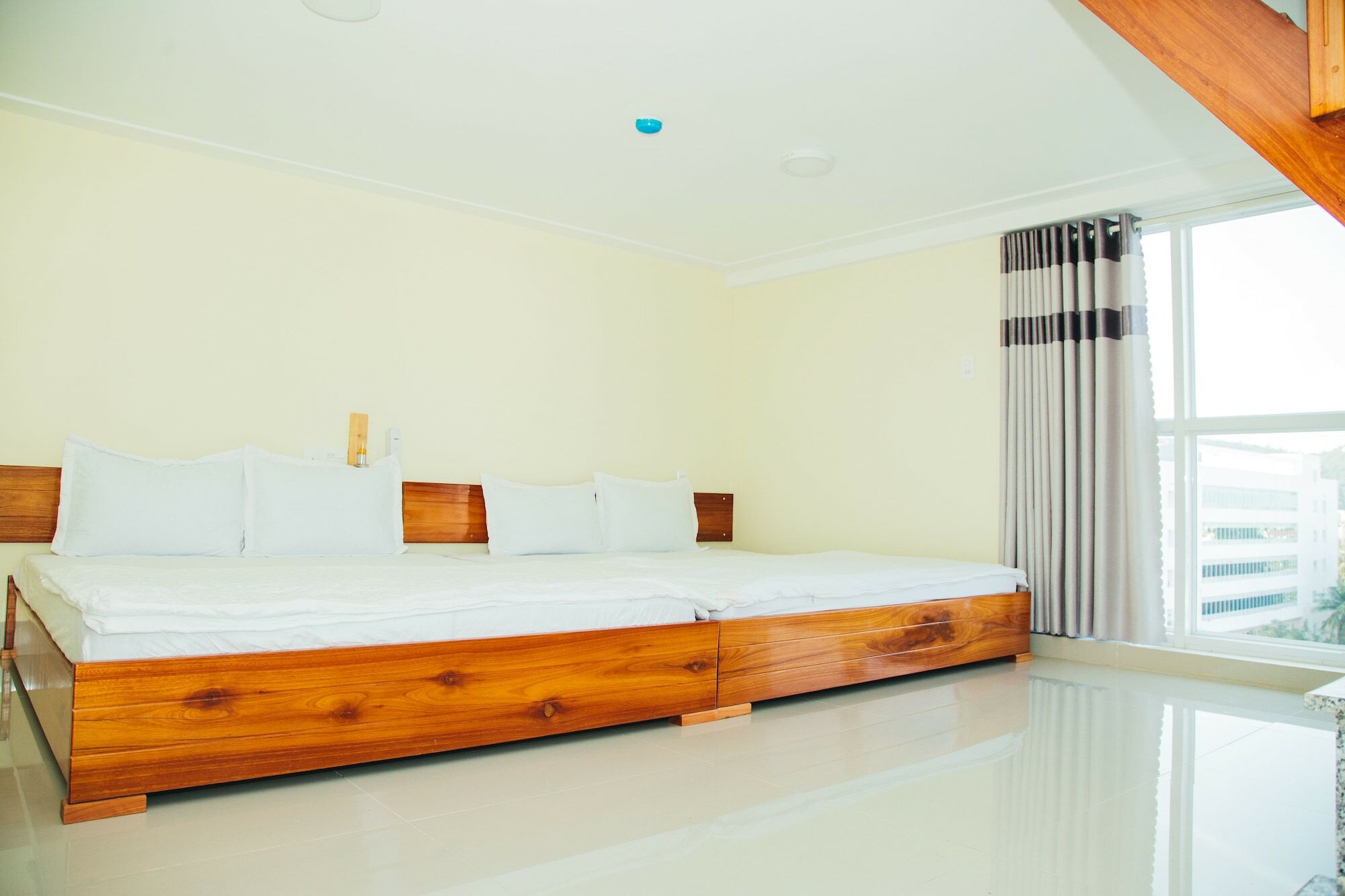 Ngoc Huong Hostel & Apartments Куинён Экстерьер фото